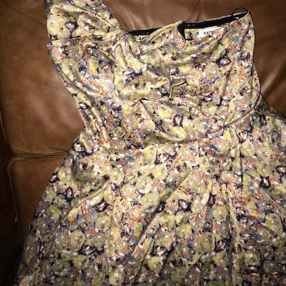 Dress - Picture 3 of 3