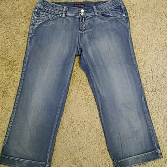 Capris - Picture 1 of 3