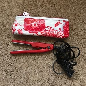 Conair Mini Flat Iron. Heatproof travel case incl.