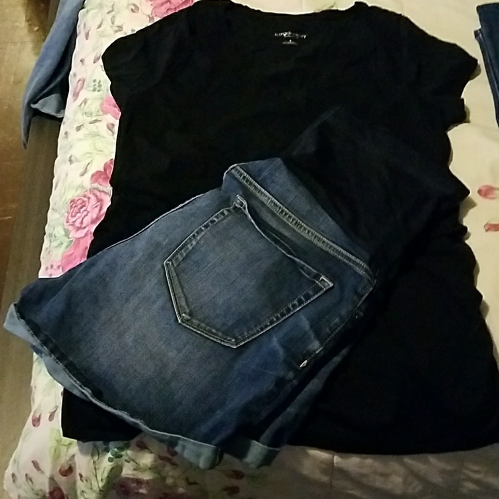 Maternity shirt and shorts