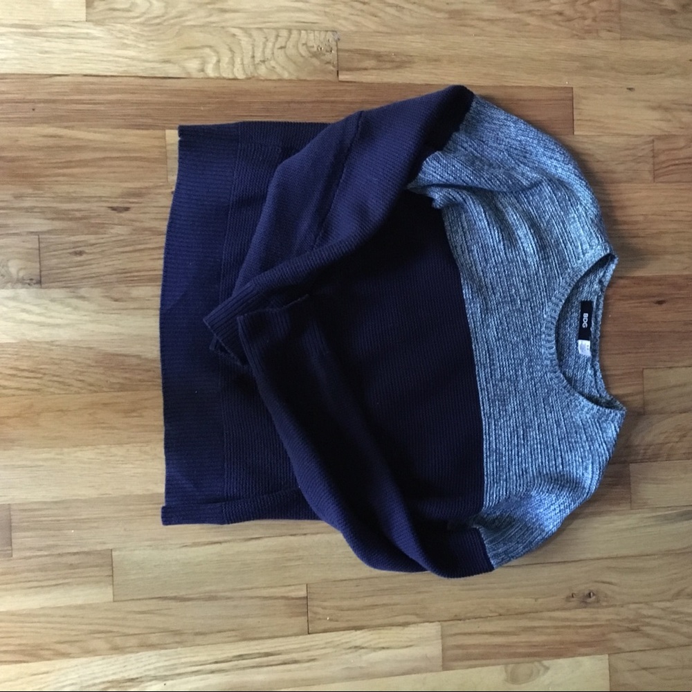 Semi cropped color blocked sweater