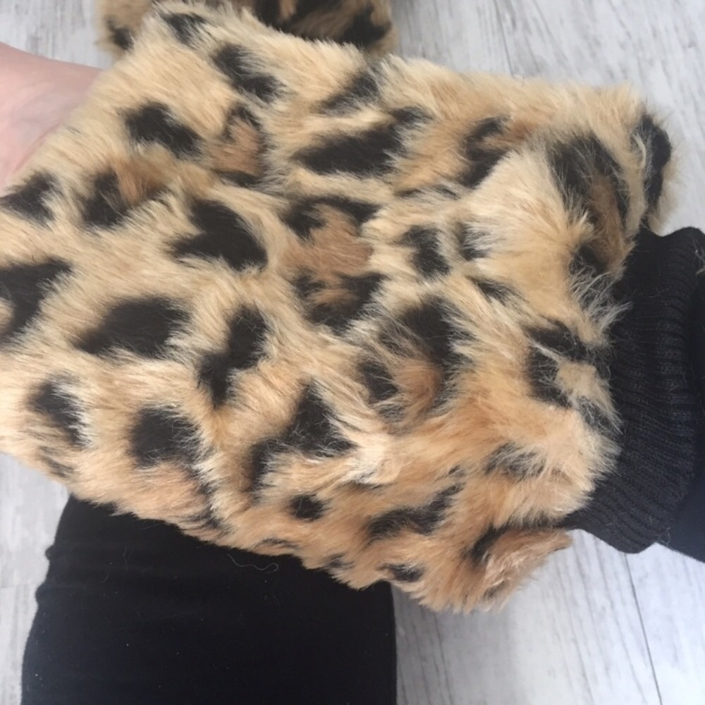 Leopard Cuff Leg Warmers - Picture 3 of 3