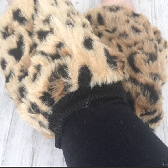 Leopard Cuff Leg Warmers - Picture 2 of 3
