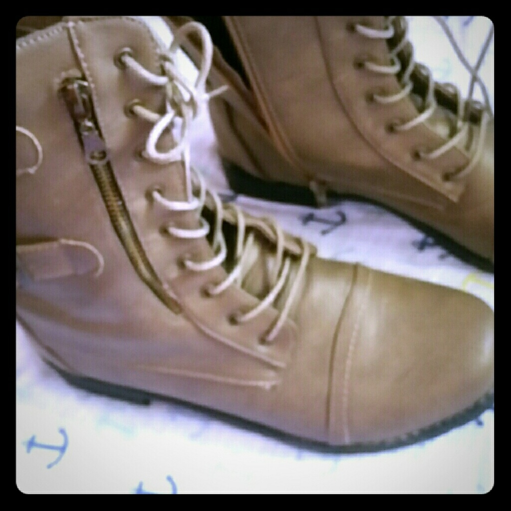 Combat boots
