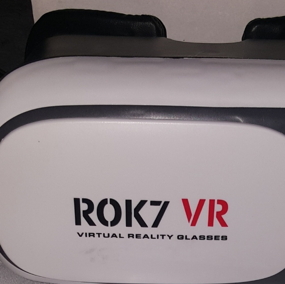 ROK7 VIRTUAL REALITY HEADSET AND WIRELESS REMOTE