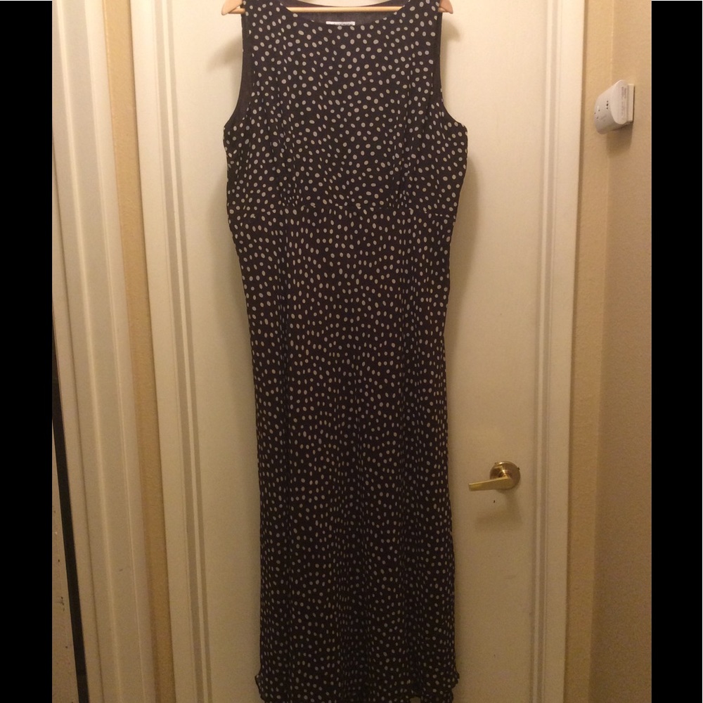 Flowy maxi dress. Closing closet. Last price.