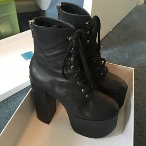 UNIF SALEM boots sz 9