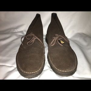 Clarks size 8.5 brown desert boot.