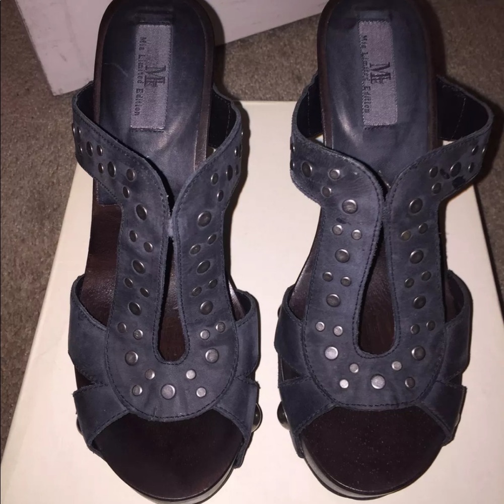 NWT MIA Limited Acadia Leather Wedge Size 8