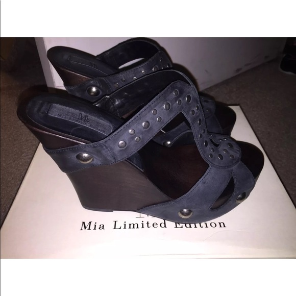 NWT MIA Limited Acadia Leather Wedge Size 8