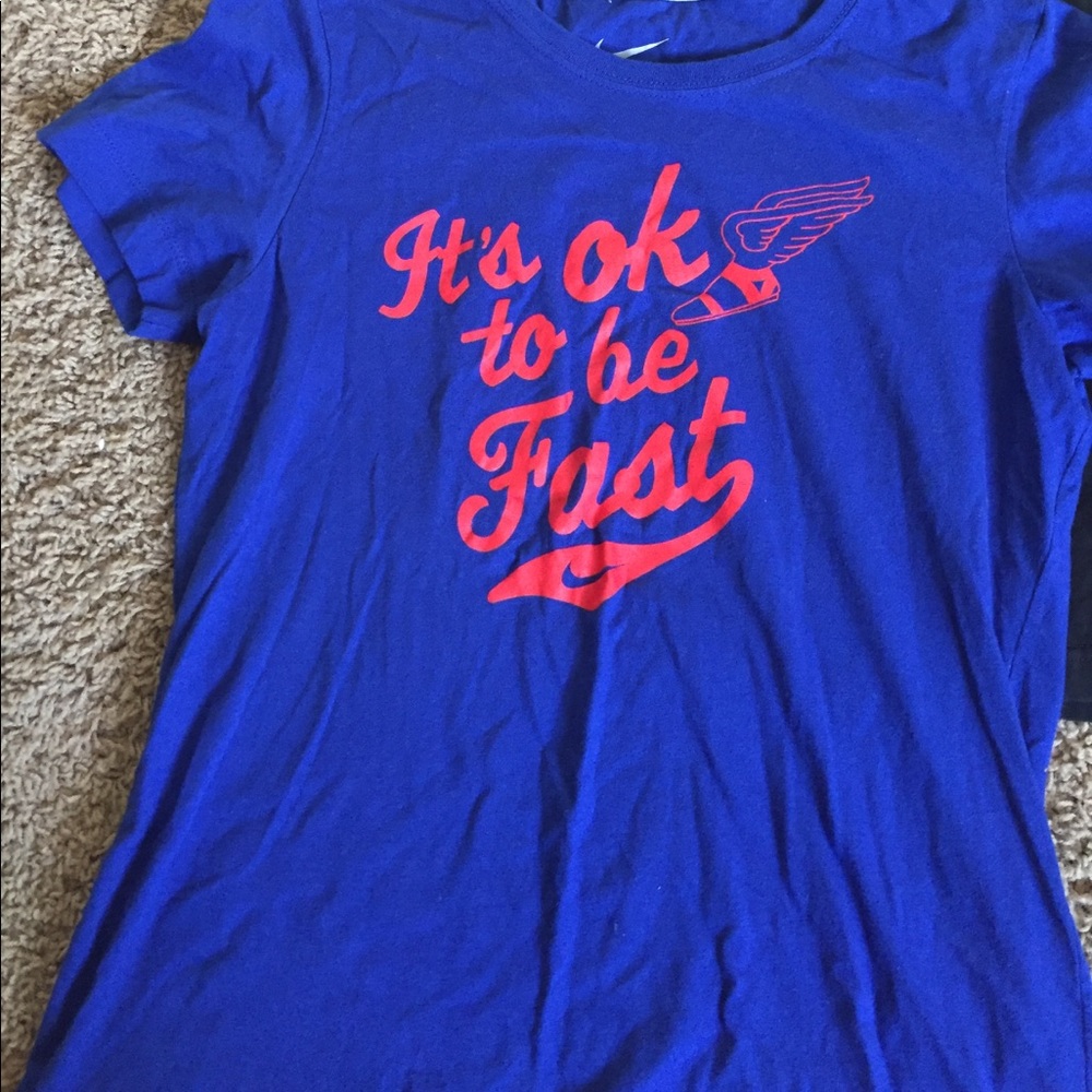 NIKE - Picture 2 of 3