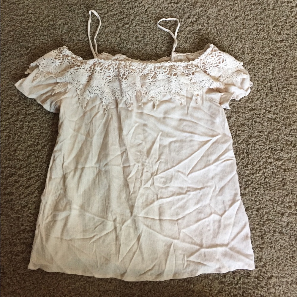 BRAND NEW Open shoulder top! (Ignore wrinkles)