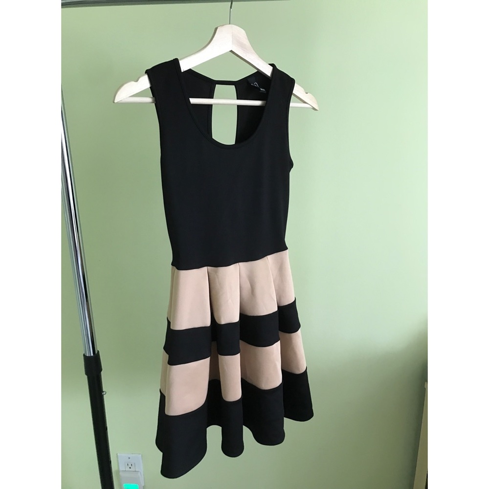 Small Black and Cream Windsor Dress