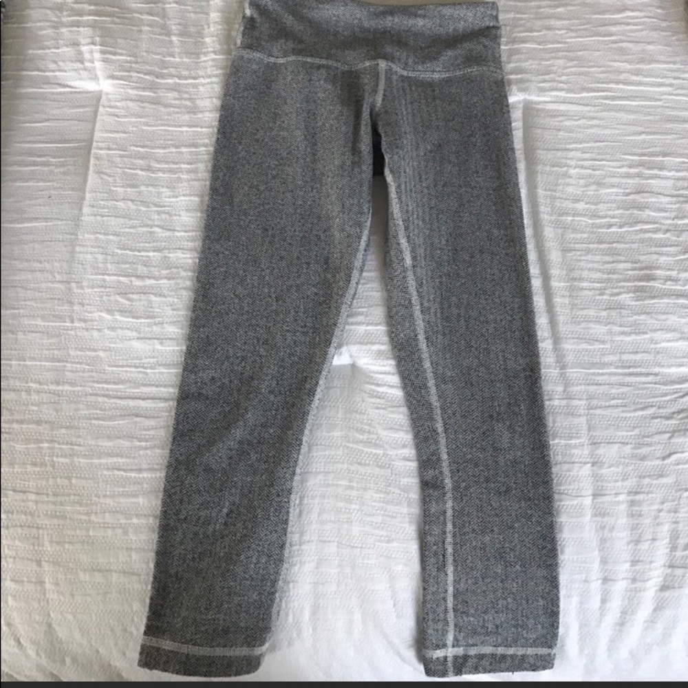 Lululemon crops. Herringbone pattern. Size 2.