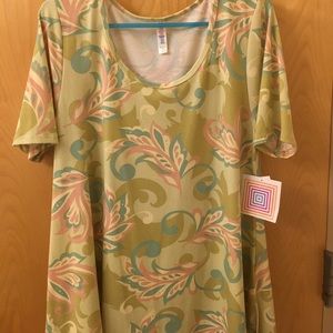 Large Lularoe Perfect T