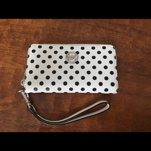 🚫Sold🚫Michael Kors Jet Set Dot Phone Wristlet - Picture 3 of 6