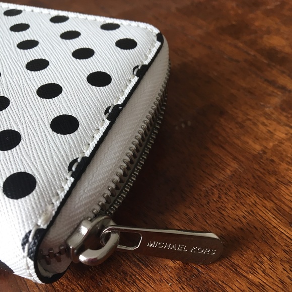 🚫Sold🚫Michael Kors Jet Set Dot Phone Wristlet - Picture 6 of 6