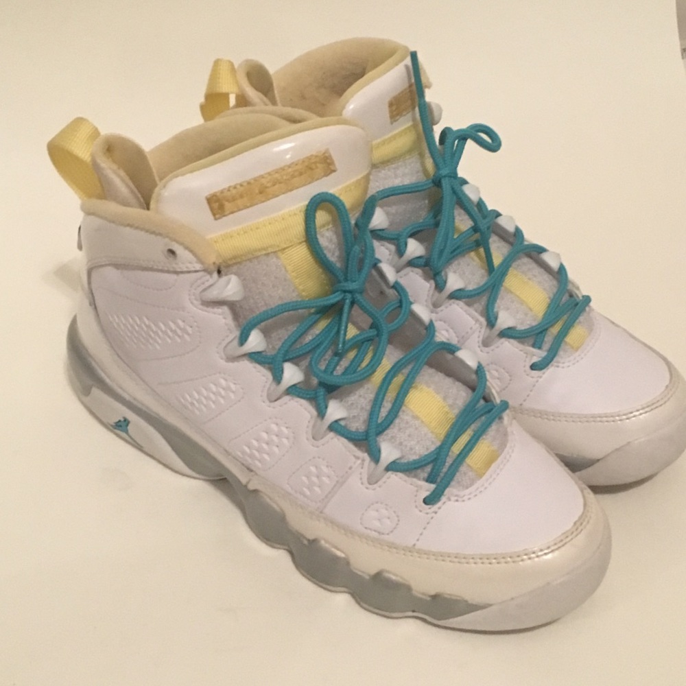 White Lemon Turquoise Retro 9 Jordans size 7