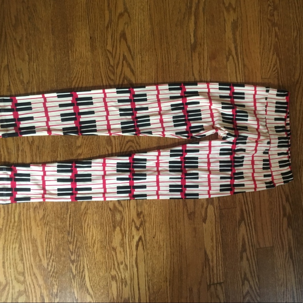 New Lularoe One Size Piano Leggings