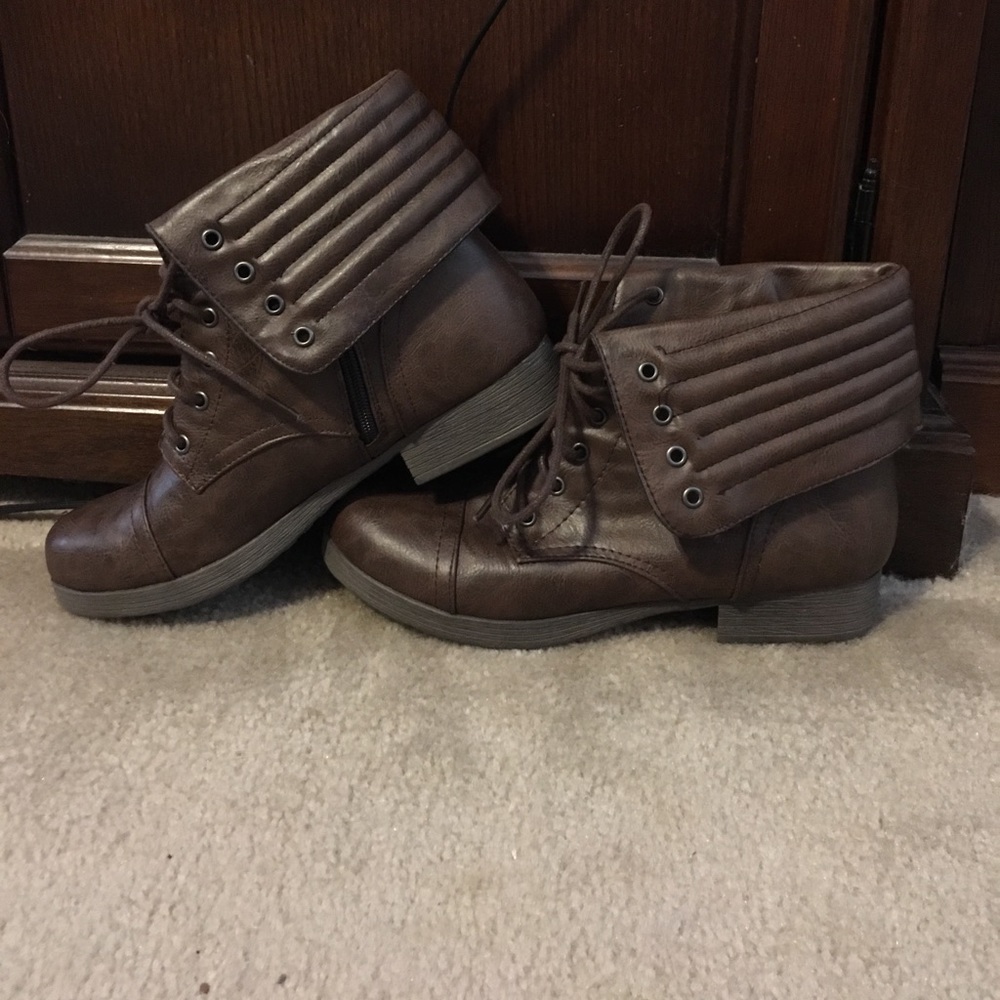 Combat Boots (Brown) *NOT STEVE MADDEN BOOTS*