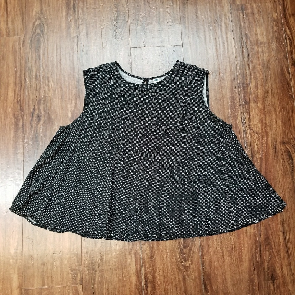 Black and white polka dot swing top