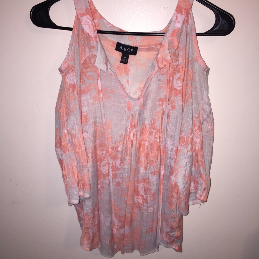 Medium cold-shoulder top