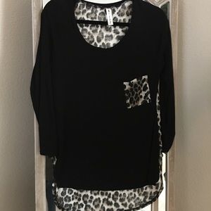 3/4 sleeve black and leopard top