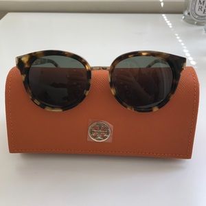Tory butch sunglasses: Polarized