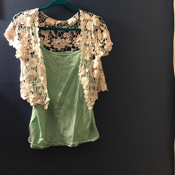 White flower shrug by Charlotte Russe - Picture 2 of 2