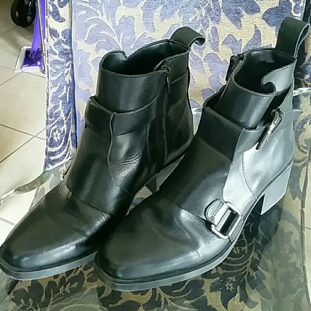 Zara black ankle boot