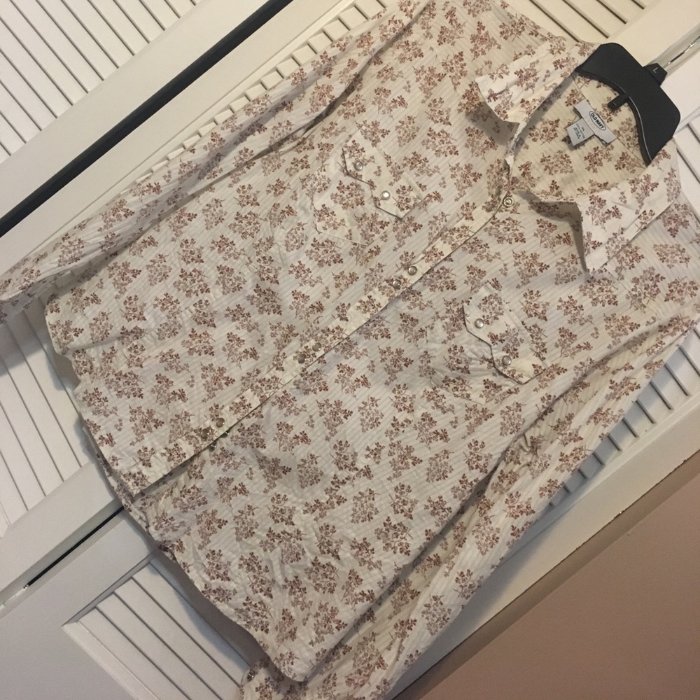 Cream/ivory long sleeve, snap u shirt