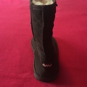 Emu Shoes - NEW w/o tag EMU BOOTS Emu Shoes - NEW w/o tag EMU BOOTS