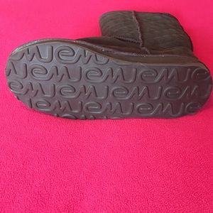 Emu Shoes - NEW w/o tag EMU BOOTS Emu Shoes - NEW w/o tag EMU BOOTS