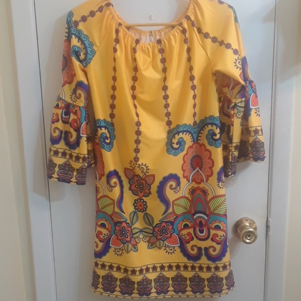 Bright  new dress, never  worn, sz  medium