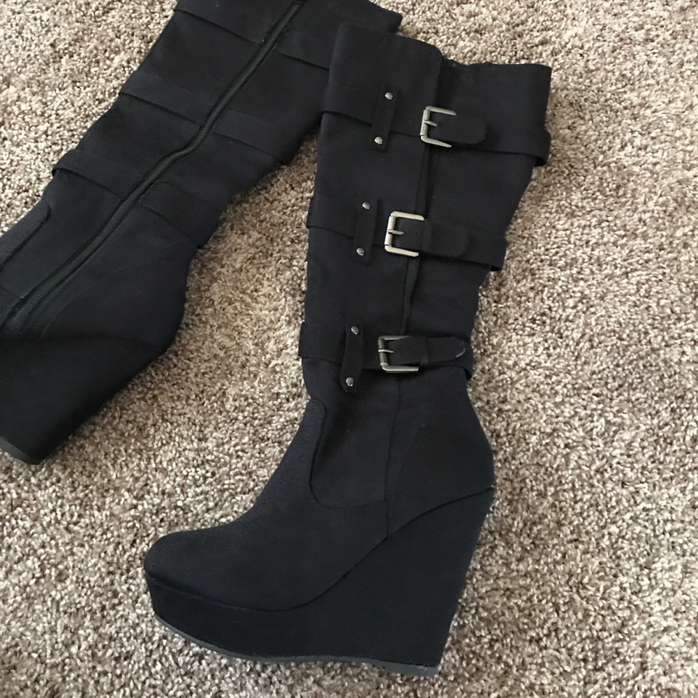 Wedge knee boots