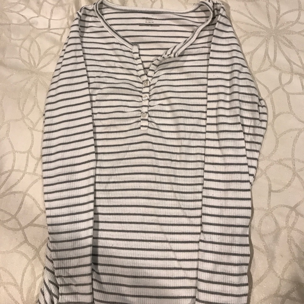 Long sleeve white and gray maternity shirt