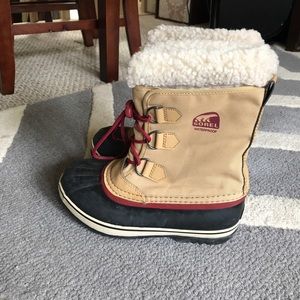 Sorel's size 6 snow boot