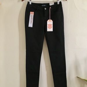 Black Skinny Jeans - nwt