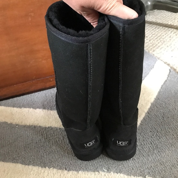 Brand New Black Uggs Size 7 - Picture 2 of 4