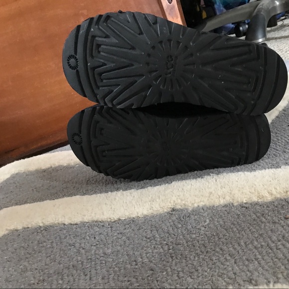 Brand New Black Uggs Size 7 - Picture 3 of 4