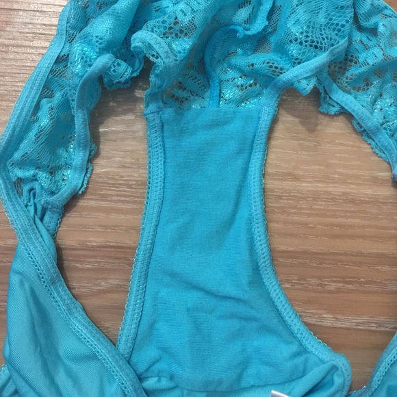 LACE SET with underwire bra - Picture 7 of 8