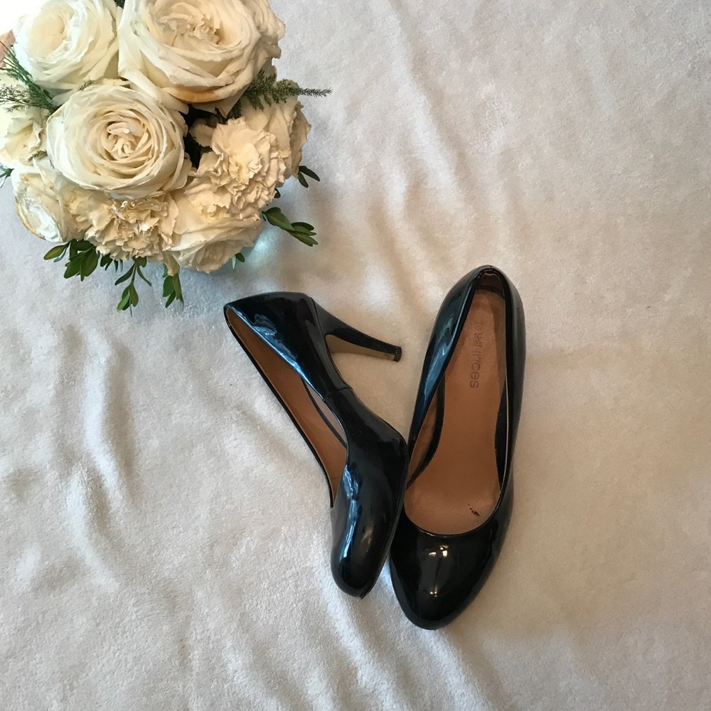 Black Shiny Heels!