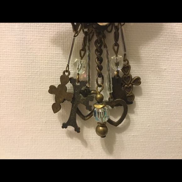 Vintage inspired Brooch. Vintage inspired - Picture 2 of 3