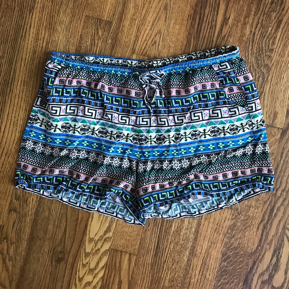 Comfy tribal shorts 💕