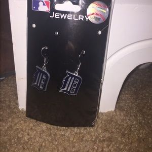 Dangly tigers earrings