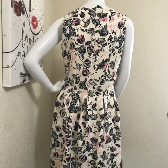 🌸🌺 FLORAL DRESS 🌺🌸 - Picture 2 of 3