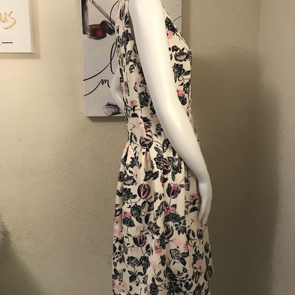 🌸🌺 FLORAL DRESS 🌺🌸 - Picture 3 of 3