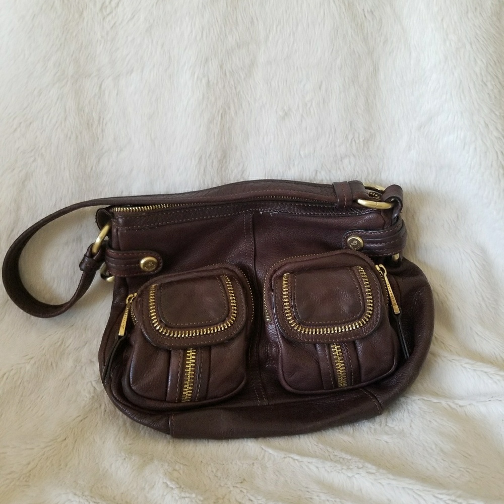 B. Makowsky small brown leather bag zipper detail