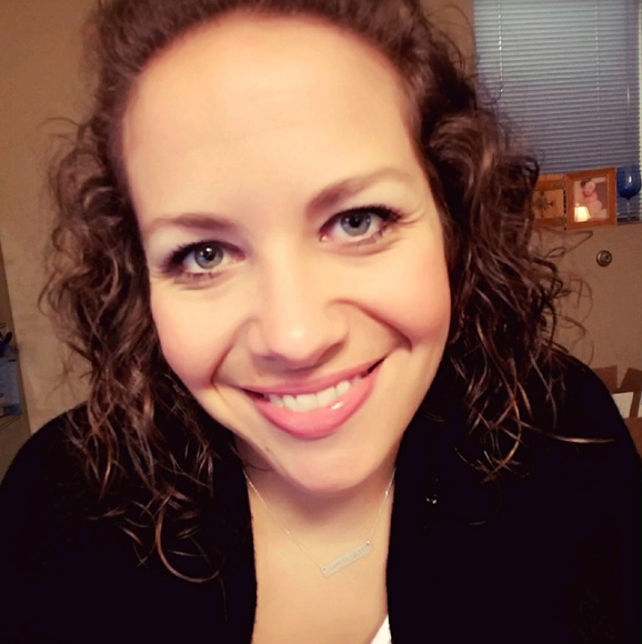 Meet your Posher, Alisha - Picture 1 of 1