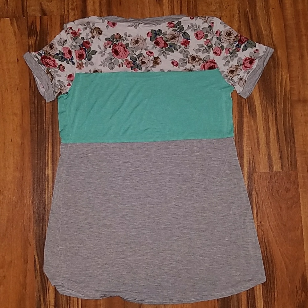 Color Block Top - Picture 3 of 3